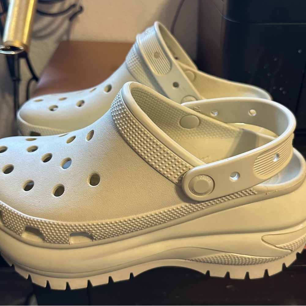 New bone, color, crocs,